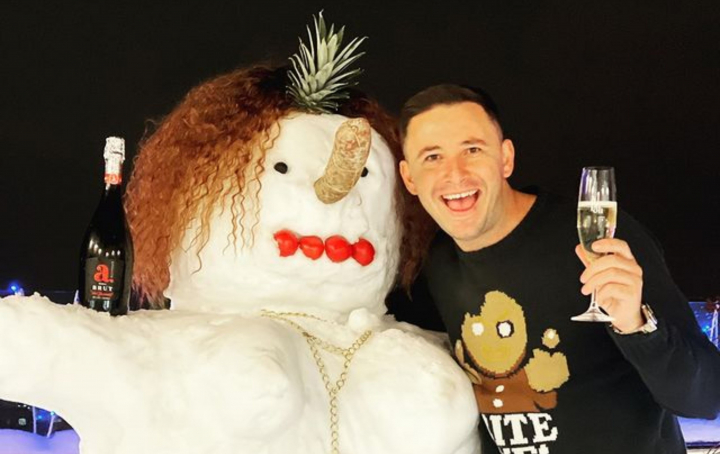 Emilian Cretu va avea un copil in noul an? „In 2022 vreau sa fac un copil cu ajutorul unei mame-surogat. Simt ca va fi fetita si impreuna o sa ne mutam la casa noua, una la sol” - VIDEO Emilian Cretu va avea un copil in noul an? „In 2022 vreau sa fac un copil cu ajutorul unei mame-surogat. Simt ca va fi fetita si impreuna o sa ne mutam la casa noua, una la sol” - VIDEO