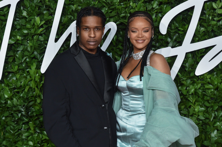 Rihanna si A$AP Rocky planuiesc sa se casatoreasca in acest an: „Discuta de multa vreme despre nunta si stiu ca amandoi isi doresc asta” Rihanna si A$AP Rocky planuiesc sa se casatoreasca in acest an: „Discuta de multa vreme despre nunta si stiu ca amandoi isi doresc asta”