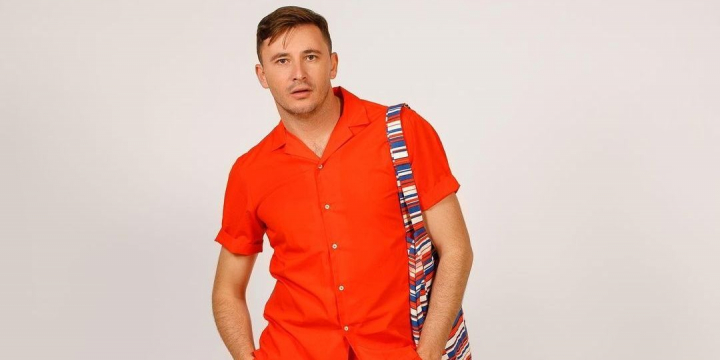 Chiar de ziua lui de nastere, Emilian Cretu le-a prezentat tuturor noul sau membru al familiei: „Ia uitati-va cu cine eu am sa dorm la noapte” - VIDEO