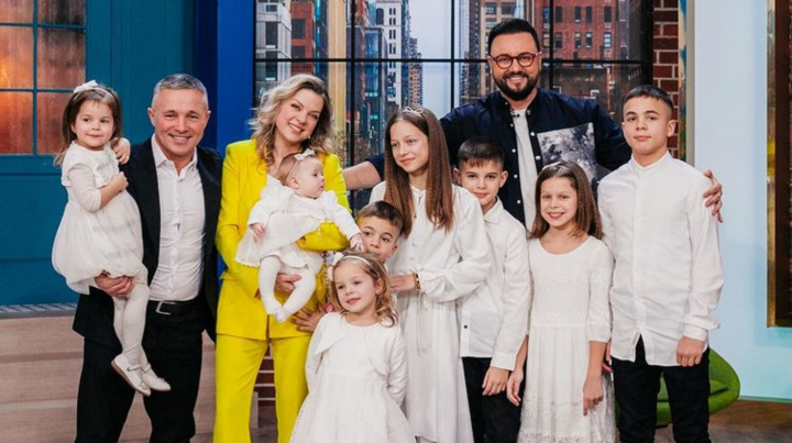 Familia Carnat - in platoul emisiunii La Maruta: „A fost o situatie in care am uitat unul dintre copii fara sa ne dam seama” - FOTO/VIDEO Familia Carnat - in platoul emisiunii La Maruta: „A fost o situatie in care am uitat unul dintre copii fara sa ne dam seama” - FOTO/VIDEO