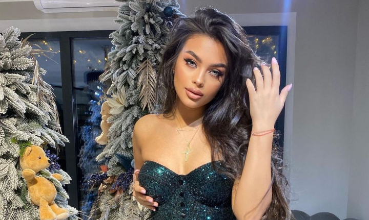 Mos Craciun a fost darnic in acest an! Vezi ce cadou de lux a primit bloggerita Kathryn C de Craciun - FOTO\VIDEO Mos Craciun a fost darnic in acest an! Vezi ce cadou de lux a primit bloggerita Kathryn C de Craciun - FOTO\VIDEO