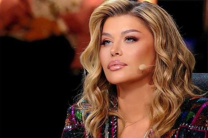 Loredana Groza a divortat in secret? Detaliul care da de gol o ruptura - FOTO Loredana Groza a divortat in secret? Detaliul care da de gol o ruptura - FOTO