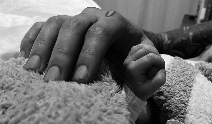 Vedetele care au nascut acasa. Afla de ce nu au mers la maternitate: „Am facut-o natural si am simtit tot. Acum cred ca nu mai exista ceva ce n-as putea face” - FOTO Vedetele care au nascut acasa. Afla de ce nu au mers la maternitate: „Am facut-o natural si am simtit tot. Acum cred ca nu mai exista ceva ce n-as putea face” - FOTO