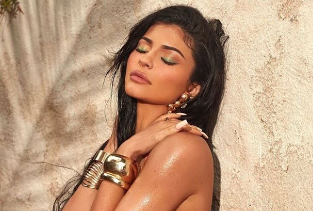 Regina Instagramului! Kylie Jenner a devenit prima femeie din lume care a ajuns la 300 de milioane de urmaritori Regina Instagramului! Kylie Jenner a devenit prima femeie din lume care a ajuns la 300 de milioane de urmaritori