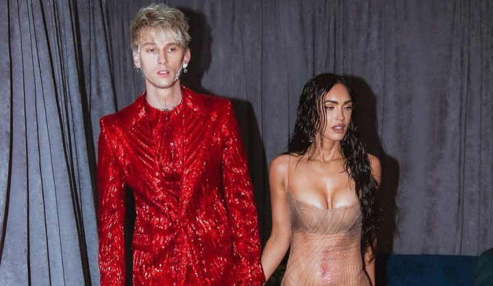Megan Fox - ceruta in casatorie de catre iubitul sau Machine Gun Kelly, intr-un mod socant. Cei doi si-au baut sangele unul altuia - VIDEO Megan Fox - ceruta in casatorie de catre iubitul sau Machine Gun Kelly, intr-un mod socant. Cei doi si-au baut sangele unul altuia - VIDEO