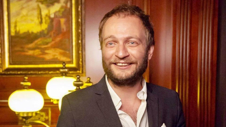 Aparitie rara! Cristofor Aldea-Teodorovici a publicat imagine cu familia sa: „Toti oamenii sunt buni si au putere pentru a iubi, doar ca unii au uitat cum e asta..” - FOTO Aparitie rara! Cristofor Aldea-Teodorovici a publicat imagine cu familia sa: „Toti oamenii sunt buni si au putere pentru a iubi, doar ca unii au uitat cum e asta..” - FOTO