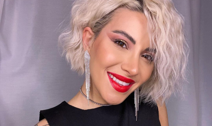 De nerecunoscut! Nicoleta Nuca si-a schimbat radical lookul. Vezi cum arata artista - VIDEO De nerecunoscut! Nicoleta Nuca si-a schimbat radical lookul. Vezi cum arata artista - VIDEO