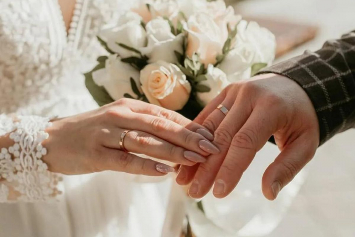 O regiune din Rusia a interzis rasul in timpul casatoriilor civile: „Este o ocazie solemna, nu e nimic amuzant” O regiune din Rusia a interzis rasul in timpul casatoriilor civile: „Este o ocazie solemna, nu e nimic amuzant”