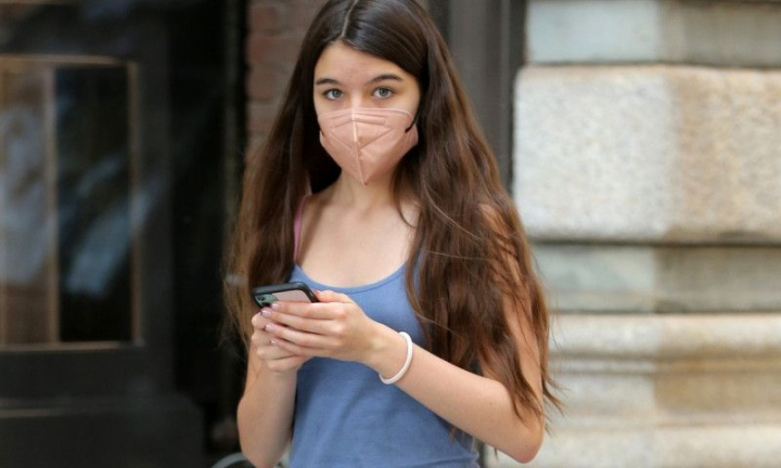 Cat de frumoasa este Suri, fiica lui Tom Cruise, la aproape 16 ani. Tanara a facut furori pe strazile din New York - FOTO Cat de frumoasa este Suri, fiica lui Tom Cruise, la aproape 16 ani. Tanara a facut furori pe strazile din New York - FOTO