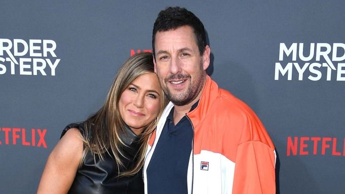 Jennifer Aniston si Adam Sandler - surprinsi plimbandu-se impreuna in Hawai - FOTO