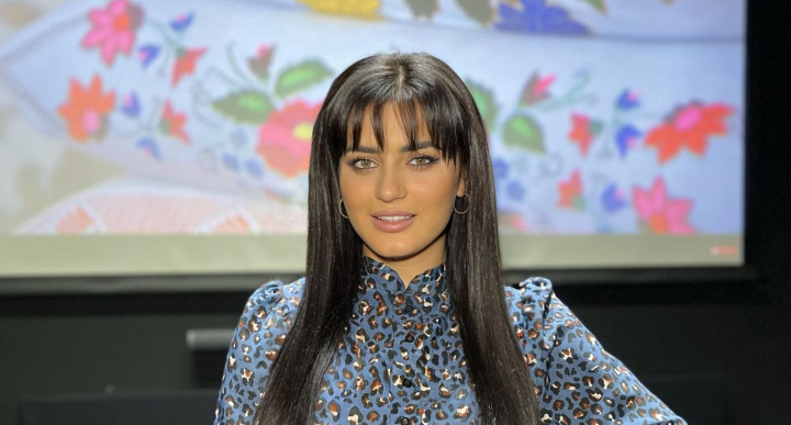 Provocare acceptata! Interpreta de muzica populara, Mihaela Tabura, a cantat rock, hip-hop si opera. Vezi cum s-a descurcat artista - VIDEO Provocare acceptata! Interpreta de muzica populara, Mihaela Tabura, a cantat rock, hip-hop si opera. Vezi cum s-a descurcat artista - VIDEO