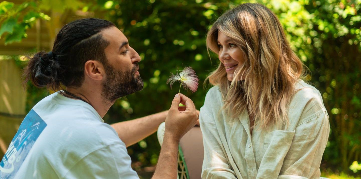 Fetita lui Smiley si a Ginei Pistol a facut primii pasi pe nisipul din Seychelles. Artistul a postat o imagine emotionanta pe pagina sa de Instagram: „Ce repede trece timpul” - FOTO Fetita lui Smiley si a Ginei Pistol a facut primii pasi pe nisipul din Seychelles. Artistul a postat o imagine emotionanta pe pagina sa de Instagram: „Ce repede trece timpul” - FOTO