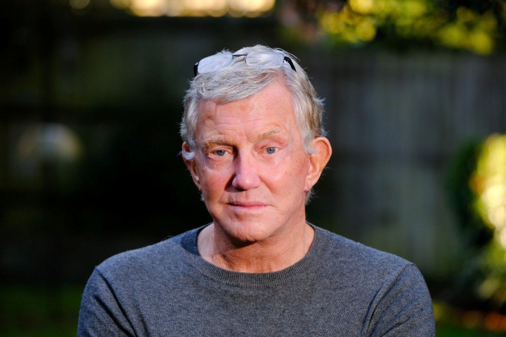 A cheltuit 11 mii de lire sterline pentru operatii plastice, iar acum nu-si mai poate inchide ochii. Afla povestea pensionarului distrus in urma interventiilor chirurgicale - FOTO A cheltuit 11 mii de lire sterline pentru operatii plastice, iar acum nu-si mai poate inchide ochii. Afla povestea pensionarului distrus in urma interventiilor chirurgicale - FOTO