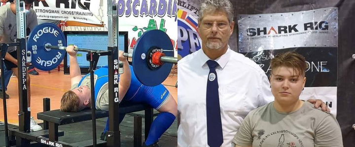 Are 18 ani, iar de 10 luni practica powerlifting-ul si deja a reusit sa devina campioana europeana! Vezi ce planuri are pentru anul 2022, sportiva Mihaela Ursuleac: „Este doar un stereotip ca femeile nu pot practica acest sport” - VIDEO Are 18 ani, iar de 10 luni practica powerlifting-ul si deja a reusit sa devina campioana europeana! Vezi ce planuri are pentru anul 2022, sportiva Mihaela Ursuleac: „Este doar un stereotip ca femeile nu pot practica acest sport” - VIDEO