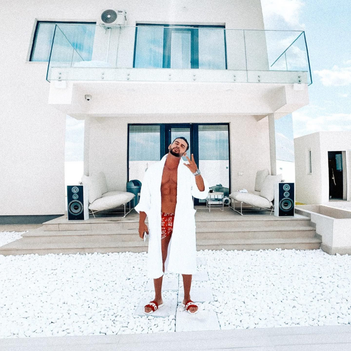 Cati bani a investit Dorian Popa in complexul lui rezidential de langa Bucuresti. Casele nu sunt inca gata: „Investitia e colosala, peste 500 de mii de euro” - FOTO
Cati bani a investit Dorian Popa in complexul lui rezidential de langa Bucuresti. Casele nu sunt inca gata: „Investitia e colosala, peste 500 de mii de euro” - FOTO