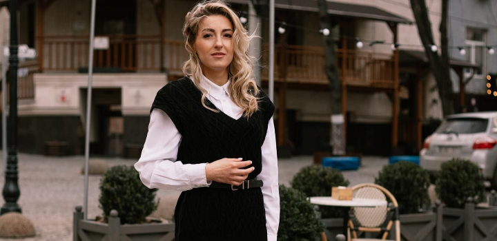 Fii in trend si in acest an! Stilista Elena Ciorba iti spune cum se poarta hainele oversize, pentru a nu dezavantaja silueta: „Un plus foarte mare a pieselor supradimensionate este ca se potrivesc tuturor tipurilor de silueta” - FOTO Fii in trend si in acest an! Stilista Elena Ciorba iti spune cum se poarta hainele oversize, pentru a nu dezavantaja silueta: „Un plus foarte mare a pieselor supradimensionate este ca se potrivesc tuturor tipurilor de silueta” - FOTO