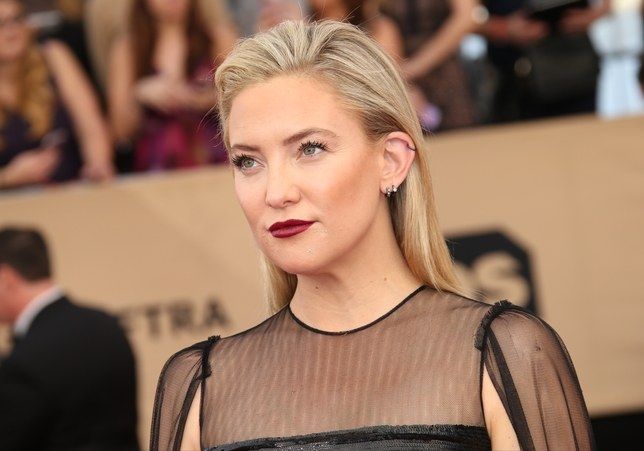 Cum arata Kate Hudson intr-o zi obisnuita, cand renunta la machiaj si la rochiile spectaculoase - FOTO Cum arata Kate Hudson intr-o zi obisnuita, cand renunta la machiaj si la rochiile spectaculoase - FOTO