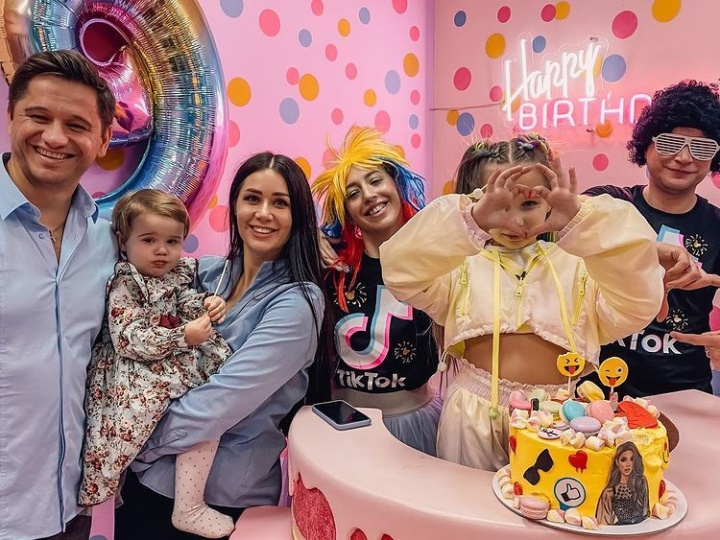 Premiera! Fiica mai mare a cuplului Irina si Sergiu Kovalsky a lansat primul ei videoclip muzical: „Frumos, plastic, o performanta superba.” - VIDEO Premiera! Fiica mai mare a cuplului Irina si Sergiu Kovalsky a lansat primul ei videoclip muzical: „Frumos, plastic, o performanta superba.” - VIDEO