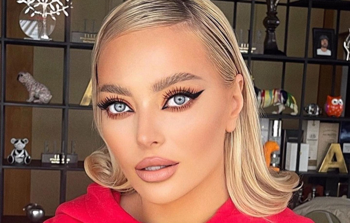 Delia s-a pozat fara machiaj si arata fabulos: „Am invatat in timp sa ma accept asa cum sunt” - FOTO Delia s-a pozat fara machiaj si arata fabulos: „Am invatat in timp sa ma accept asa cum sunt” - FOTO