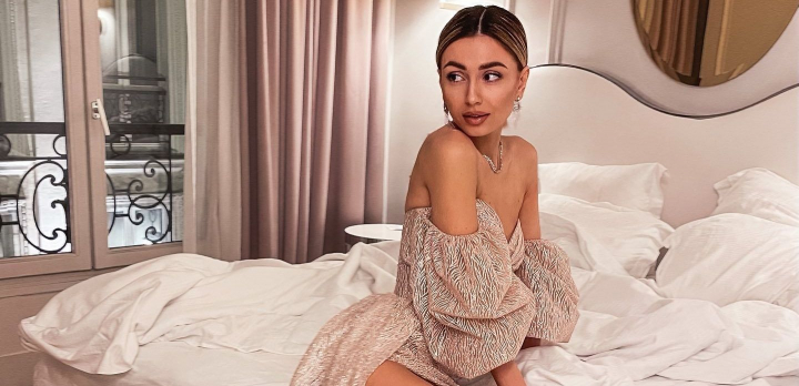 Bloggerita Ana Irina vine cu un lifehack pentru toate fashionistele: „Vrei sa iti ajustezi putin rochia? Iata solutia” - VIDEO Bloggerita Ana Irina vine cu un lifehack pentru toate fashionistele: „Vrei sa iti ajustezi putin rochia? Iata solutia” - VIDEO