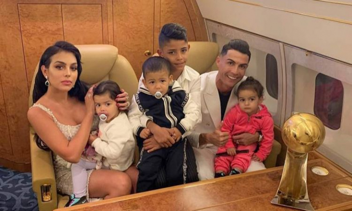 Cristiano Ronaldo si fotografia de peste 8,8 milioane de like-uri: “Un tata mandru!” Cristiano Ronaldo si fotografia de peste 8,8 milioane de like-uri: “Un tata mandru!”