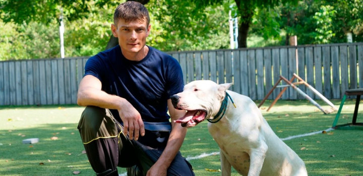 Ii cunoaste mai bine ca oricine! Ghenadie Rotaru este cel care stie cum trebuie sa comunici cu patrupezii si cum sa ii dresezi corect: „De multe ori se primeste ca un caine te poate intelege mai bine decat un om” - VIDEO Ii cunoaste mai bine ca oricine! Ghenadie Rotaru este cel care stie cum trebuie sa comunici cu patrupezii si cum sa ii dresezi corect: „De multe ori se primeste ca un caine te poate intelege mai bine decat un om” - VIDEO