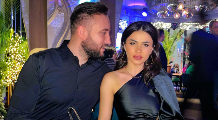 Sotii Maxian se iubesc ca in prima zi, chiar daca ea este foarte geloasa, iar el uita mereu de aniversarea casniciei - VIDEO Sotii Maxian se iubesc ca in prima zi, chiar daca ea este foarte geloasa, iar el uita mereu de aniversarea casniciei - VIDEO