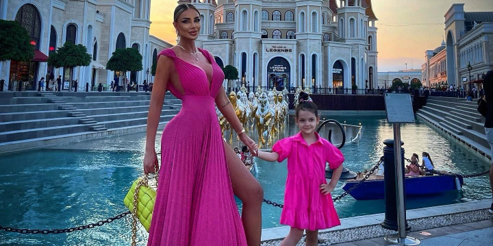 Bianca Dragusanu - imagine induiosatoare cu fiica sa. Cat a crescut Sofia si cat de mult seamana cu mama ei - FOTO Bianca Dragusanu - imagine induiosatoare cu fiica sa. Cat a crescut Sofia si cat de mult seamana cu mama ei - FOTO