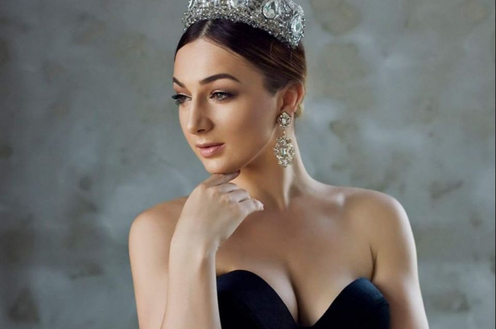 Arata ca doua surori, dar sunt de fapt mama si fiica! O fotografie inedita cu interpreta Dana Markitan alaturi de mama sa - FOTO