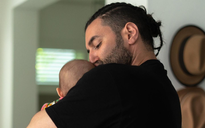 Smiley - declaratii despre al doilea copil: „Imi place jobul asta de tata” - FOTO Smiley - declaratii despre al doilea copil: „Imi place jobul asta de tata” - FOTO