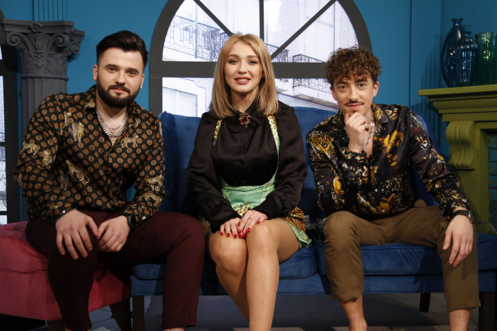 Se numeau Art Band si au inceput cariera lor artistica cantand la nunti si cumetrii. Solistii trupei DoReDos au povestit despre greutatile prin care au trecut timp de 10 ani, dar au si recunoscut cine este mai muncitor, mancacios, dar si suparacios - VIDEO Se numeau Art Band si au inceput cariera lor artistica cantand la nunti si cumetrii. Solistii trupei DoReDos au povestit despre greutatile prin care au trecut timp de 10 ani, dar au si recunoscut cine este mai muncitor, mancacios, dar si suparacios - VIDEO