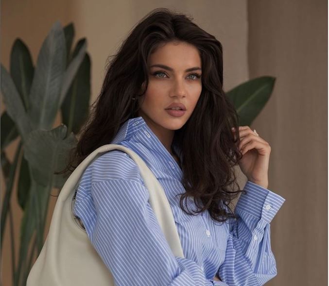 Cum arata moldoveanca Cristina Ich in adolescenta. Vedeta a postat o fotografie de la 17 ani Cum arata moldoveanca Cristina Ich in adolescenta. Vedeta a postat o fotografie de la 17 ani