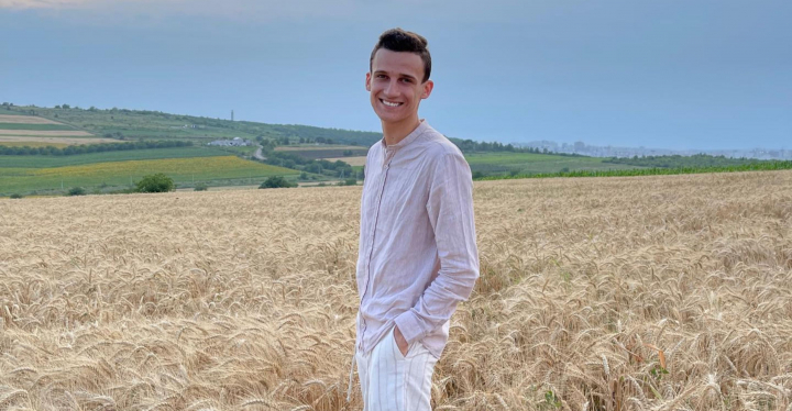 De unii criticat, iar de altii adorat! Gabriel Nebunu a intrat in gura lumii si a raspuns mesajelor din mediul online: „Nu ma voi schimba pentru nimeni nicioadata pentru ca daca as schimba ceva la mine as pierde oamenii care ma indragesc.” - VIDEO