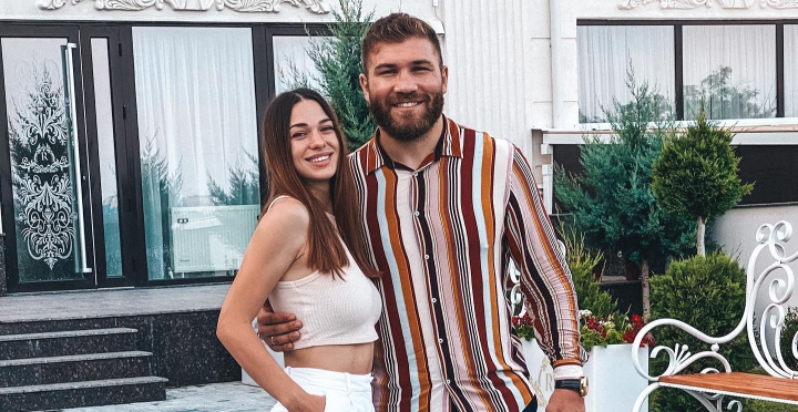 Sarbatoare dubla pentru sotii Cutelaba! Pe langa faptul ca este Ziua Indragostitilor, cei doi sarbatoresc 8 ani de cand formeaza un cuplu. Vezi unde si-au petrecut dimineata Ion si Olga - VIDEO Sarbatoare dubla pentru sotii Cutelaba! Pe langa faptul ca este Ziua Indragostitilor, cei doi sarbatoresc 8 ani de cand formeaza un cuplu. Vezi unde si-au petrecut dimineata Ion si Olga - VIDEO