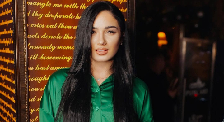 Interpreta Romina a lansat o noua melodie, insa de aceasta data in limba rusa: „Am in plan sa lansez in acest an o manea. Manelele sunt niste diamante si publicul le adora” - VIDEO Interpreta Romina a lansat o noua melodie, insa de aceasta data in limba rusa: „Am in plan sa lansez in acest an o manea. Manelele sunt niste diamante si publicul le adora” - VIDEO