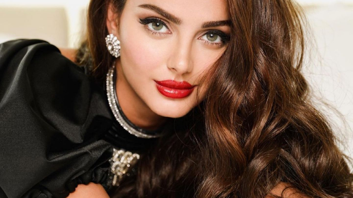 Multi se indoiesc de frumusetea ei naturala, dar iata cum arata Mahlagha Jaberi fara machiaj Multi se indoiesc de frumusetea ei naturala, dar iata cum arata Mahlagha Jaberi fara machiaj