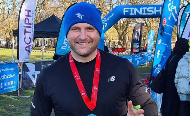 A facut Facultatea de Drept la Iasi, a devenit osteopat in Marea Britanie, insa pasiunea sa este fotbalul! Afla povestea lui Stelian Rosca - cel care a reusit sa organizeze un eveniment frumos pentru a ajuta copiii nevoiasi din Moldova - VIDEO A facut Facultatea de Drept la Iasi, a devenit osteopat in Marea Britanie, insa pasiunea sa este fotbalul! Afla povestea lui Stelian Rosca - cel care a reusit sa organizeze un eveniment frumos pentru a ajuta copiii nevoiasi din Moldova - VIDEO