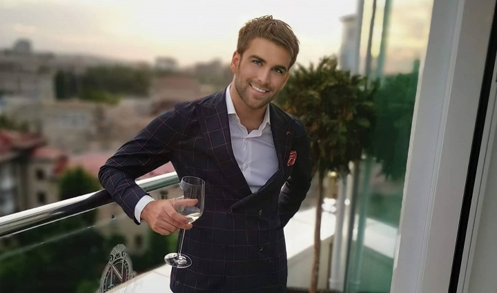 Au trecut 24 de ani de cand a fost facuta fotografia! Vezi cum arata interpretul Ionel Istrati cand a evoluat pentru prima data pe scena - FOTO Au trecut 24 de ani de cand a fost facuta fotografia! Vezi cum arata interpretul Ionel Istrati cand a evoluat pentru prima data pe scena - FOTO