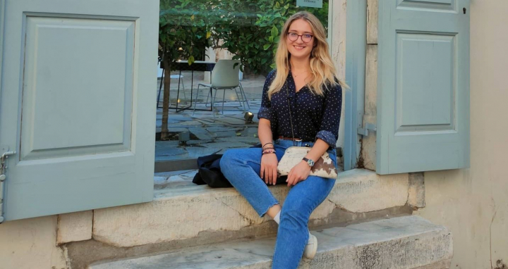 Pe langa un job de baza, mai are si unul de suflet! Olga Chilat - o tanara creatoare digitala, care ilustreaza traditiile, practicile, personajele mitologice si explica de ce practicam aceste ritualuri: „Probabil multa lume confunda folclorul cu nostalgia fata de trecut sau refuzul de a accepta progresul” INTERVIU - FOTO Pe langa un job de baza, mai are si unul de suflet! Olga Chilat - o tanara creatoare digitala, care ilustreaza traditiile, practicile, personajele mitologice si explica de ce practicam aceste ritualuri: „Probabil multa lume confunda folclorul cu nostalgia fata de trecut sau refuzul de a accepta progresul” INTERVIU - FOTO