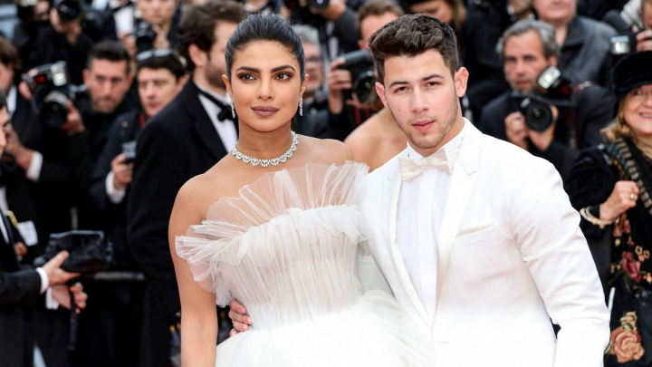 Prima aparitie in public de la nasterea fiicei lor! Priyanka Chopra si Nick Jonas - mai indragostiti ca niciodata - FOTO Prima aparitie in public de la nasterea fiicei lor! Priyanka Chopra si Nick Jonas - mai indragostiti ca niciodata - FOTO