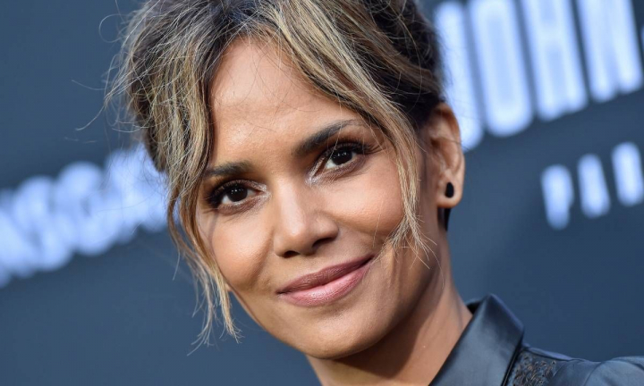 Halle Berry, surprinsa alaturi de fiul ei in varsta de 8 ani. Actrita este o mama implicata in viata celui mic - FOTO Halle Berry, surprinsa alaturi de fiul ei in varsta de 8 ani. Actrita este o mama implicata in viata celui mic - FOTO