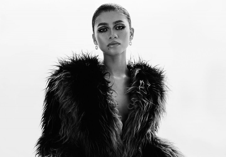 Zendaya - imaginile care fac furori pe internet! Momentul in care actrita aluneca si e la un pas sa se prabuseasca la pamant - VIDEO Zendaya - imaginile care fac furori pe internet! Momentul in care actrita aluneca si e la un pas sa se prabuseasca la pamant - VIDEO