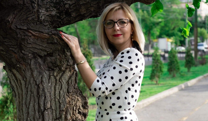 Copilul tau te intreaba ce se intampla cand vede evenimentele din Ucraina si nu stii ce sa-i raspunzi? Psihologul Ina Crasnojon: „De fapt noi, adultii, suntem cei care transmitem la pachet emotiile copiilor nostri” - VIDEO