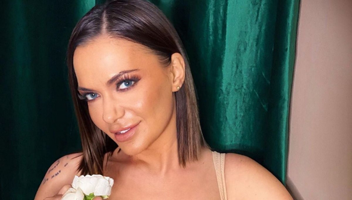 Andreea Antonescu are un nou iubit! Cine este barbatul care i-a furat inima artistei Andreea Antonescu are un nou iubit! Cine este barbatul care i-a furat inima artistei