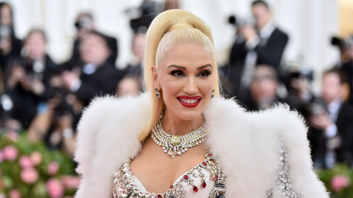 Gwen Stefani asaltata de intrebarile fanilor, dupa ce le-a dat marea veste - FOTO/VIDEO Gwen Stefani asaltata de intrebarile fanilor, dupa ce le-a dat marea veste - FOTO/VIDEO