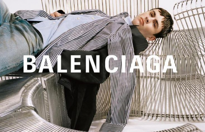 Renumita casa de moda Balenciaga - solidara cu Ucraina! Pagina renumitului brand a intreprins actiuni surprinzatoare pentru a-si demonstra suportul - FOTO Renumita casa de moda Balenciaga - solidara cu Ucraina! Pagina renumitului brand a intreprins actiuni surprinzatoare pentru a-si demonstra suportul - FOTO