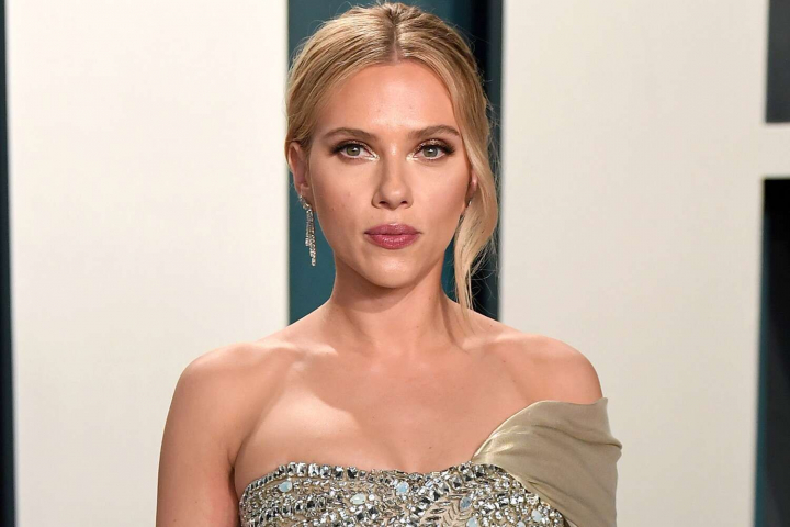 Scarlett Johansson: „Ador sa port rosu”. Ce nu lipseste niciodata din garderoba starului „Avengers” Scarlett Johansson: „Ador sa port rosu”. Ce nu lipseste niciodata din garderoba starului „Avengers”