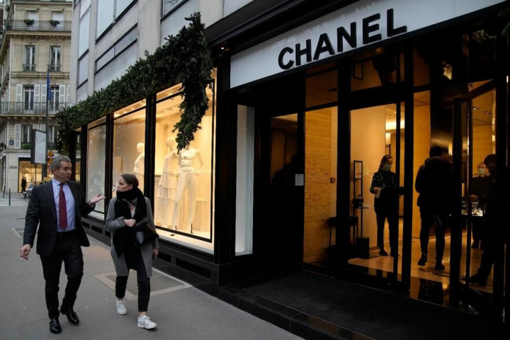 Chanel si Hermes se alatura companiilor care isi suspenda activitatile in Rusia. Ce spun brand-urile