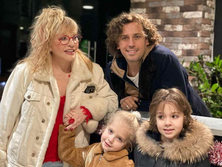 Alla Pugaciova a parasit Rusia impreuna cu familia sa. Care este presupusul motiv Alla Pugaciova a parasit Rusia impreuna cu familia sa. Care este presupusul motiv