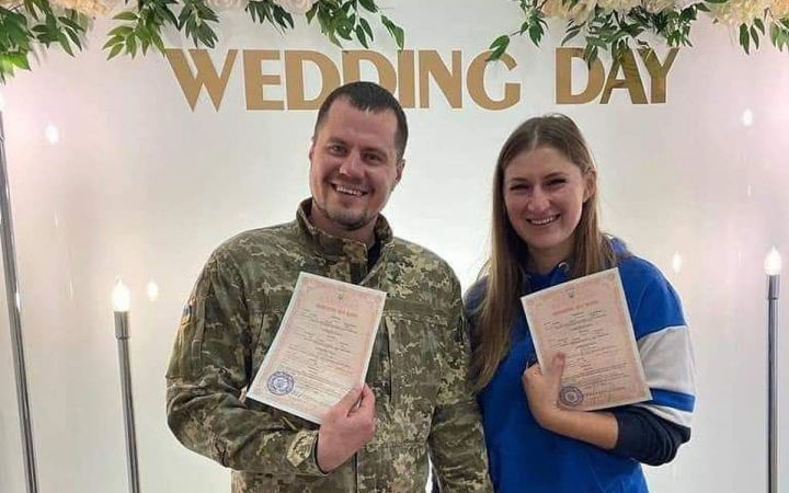 Razboiul nu este un obstacol pentru ei! In Ucraina au fost inregistrate peste 4 mii de casatorii si s-au nascut aproape 4500 de copii. Vezi fotografiile emotionante cu tinerele familii - FOTO Razboiul nu este un obstacol pentru ei! In Ucraina au fost inregistrate peste 4 mii de casatorii si s-au nascut aproape 4500 de copii. Vezi fotografiile emotionante cu tinerele familii - FOTO